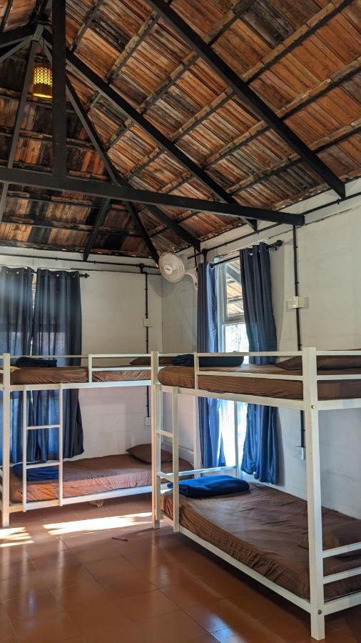 Crossroads Hostel 1957 カルペッタ エクステリア 写真
